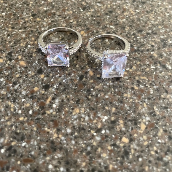 Emerald cut engagement Rings 2 size 7 - Picture 4 of 13